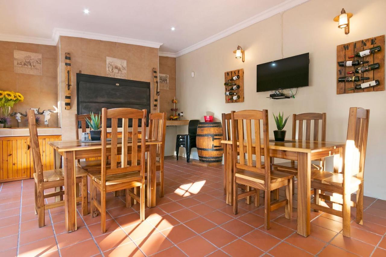 J'S Audacious Living Montagu Self Catering Leilighet Eksteriør bilde